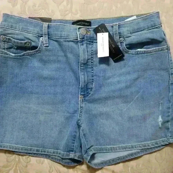 Banana Republic 4" Denim Short - Picture 4 of 7